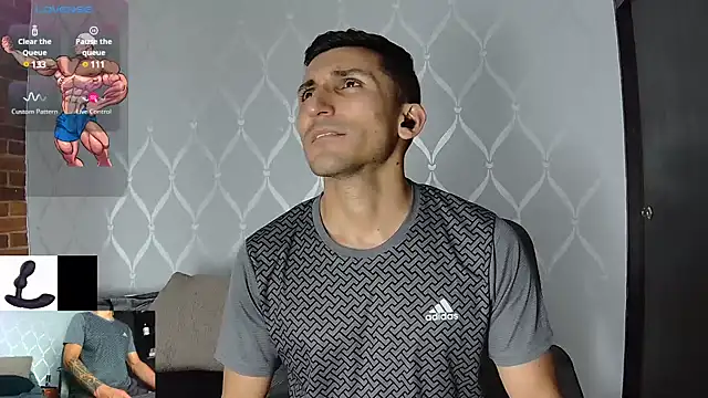 Snapshot of Marck_Muscle chatting on 02-14-25, 02:18 Marck Muscle online show from 02-14-25, 02:18