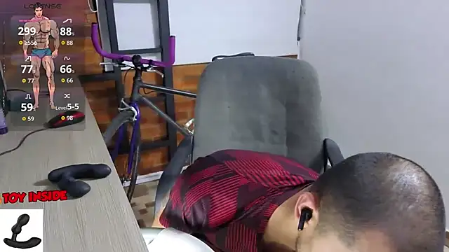 Snapshot of Marck_Muscle chatting on 09-10-25, 02:55 Marck Muscle online show from 09-10-25, 02:55