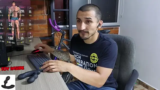 Snapshot of Marck_Muscle chatting on 09-14-25, 03:38 Marck Muscle online show from 09-14-25, 03:38