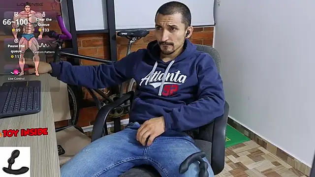 Snapshot of Marck_Muscle chatting on 09-21-25, 04:47 Marck Muscle online show from 09-21-25, 04:47