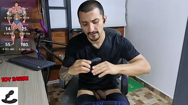 Snapshot of Marck_Muscle chatting on 09-23-25, 12:13 Marck Muscle online show from 09-23-25, 12:13