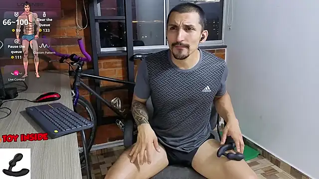 Snapshot of Marck_Muscle chatting on 09-23-25, 11:08 Marck Muscle online show from 09-23-25, 11:08