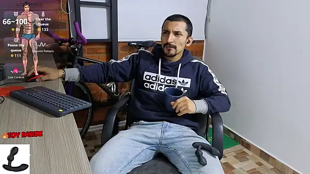 Snapshot of Marck_Muscle chatting on 10-03-25, 11:35 Marck Muscle online show from 10-03-25, 11:35