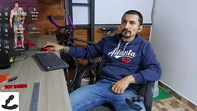 Snapshot of Marck_Muscle chatting on 10-05-25, 02:54 Marck Muscle online show from 10-05-25, 02:54