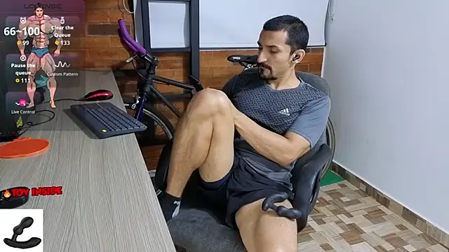 Snapshot of Marck_Muscle chatting on 10-10-25, 01:59 Marck Muscle online show from 10-10-25, 01:59