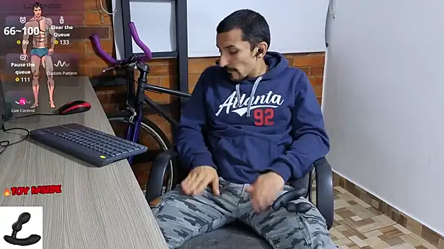 Snapshot of Marck_Muscle chatting on 10-14-25, 03:40 Marck Muscle online show from 10-14-25, 03:40