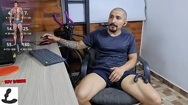 Snapshot of Marck_Muscle chatting on 10-28-25, 01:31 Marck Muscle online show from 10-28-25, 01:31