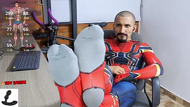 Snapshot of Marck_Muscle chatting on 10-31-25, 01:17 Marck Muscle online show from 10-31-25, 01:17