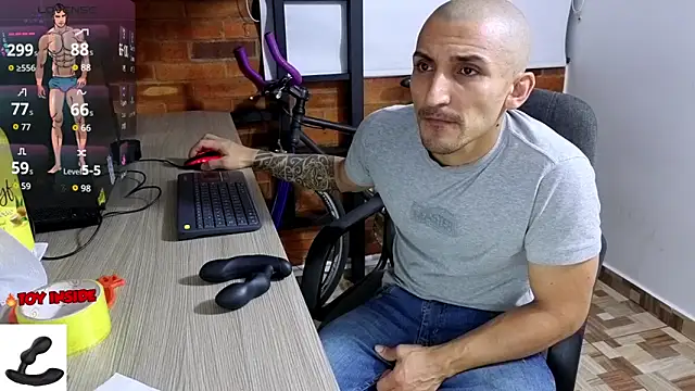 Snapshot of Marck_Muscle chatting on 11-17-25, 03:56 Marck Muscle online show from 11-17-25, 03:56