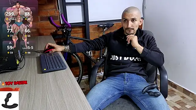 Snapshot of Marck_Muscle chatting on 11-29-25, 02:58 Marck Muscle online show from 11-29-25, 02:58