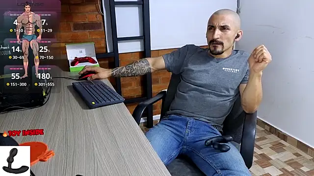 Snapshot of Marck_Muscle chatting on 12-16-25, 02:27 Marck Muscle online show from 12-16-25, 02:27