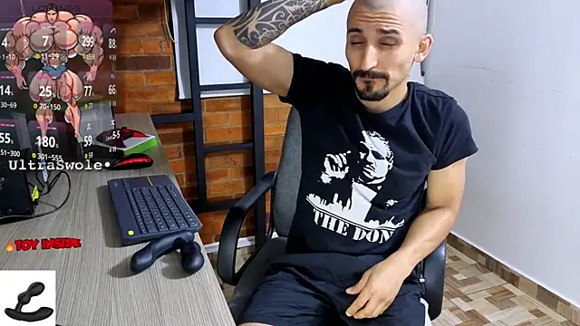 Snapshot of Marck_Muscle chatting on 12-22-25, 02:08 Marck Muscle online show from 12-22-25, 02:08