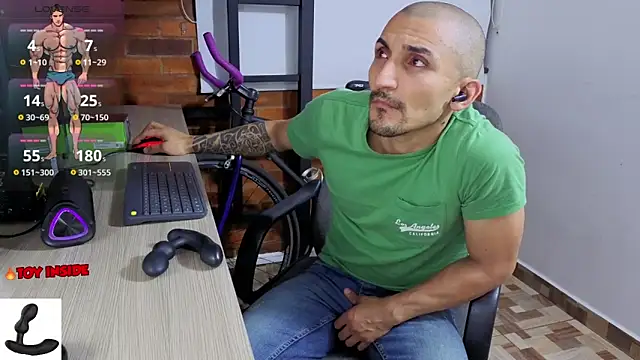 Snapshot of Marck_Muscle chatting on 02-09-26, 03:32 Marck Muscle online show from 02-09-26, 03:32