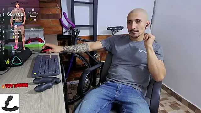 Snapshot of Marck_Muscle chatting on 02-10-26, 03:54 Marck Muscle online show from 02-10-26, 03:54