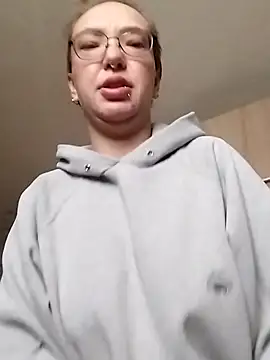 Snapshot of Isabella_Geney chatting on 12-17-25, 02:34 Isabella Geney online show from 12-17-25, 02:34