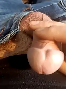 Snapshot of massive_cum chatting on 03-13-26, 04:35 massive cum online show from 03-13-26, 04:35