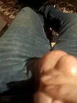 Snapshot of massive_cum chatting on 03-27-26, 01:44 massive cum online show from 03-27-26, 01:44