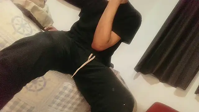 UncutToyBoy23cm online show from 11-11-25, 07:30