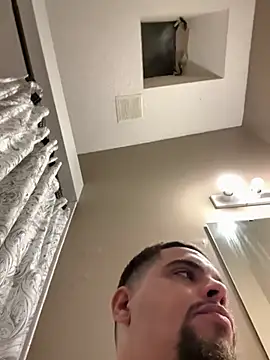 Snapshot of bigitaliandic chatting on 12-25-24, 01:42 bigitaliandic online show from 12-25-24, 01:42