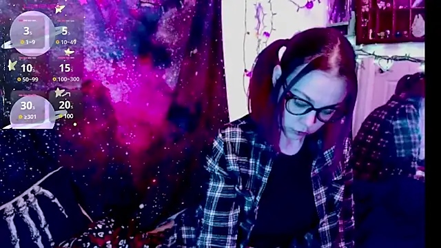 Snapshot of EverlyEster chatting on 01-12-25, 09:19 EverlyEster online show from 01-12-25, 09:19