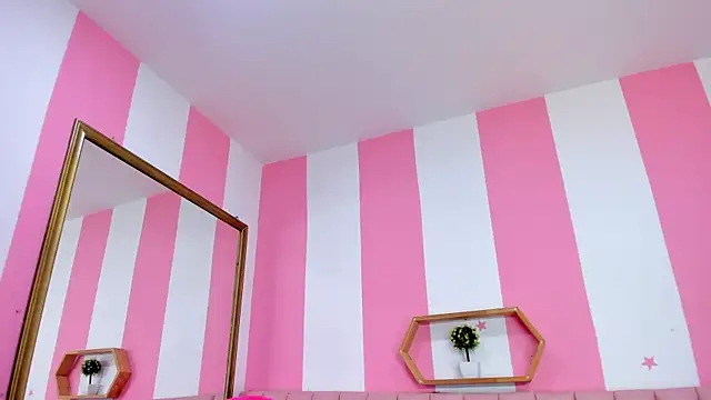 ISABELLA 020 online show from 04-13-26, 12:10