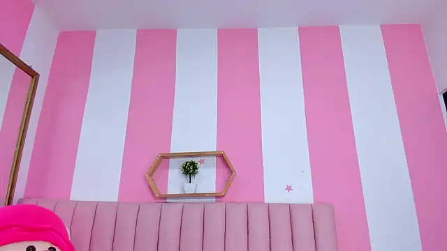 ISABELLA 020 online show from 04-22-26, 12:18