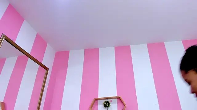 ISABELLA 020 online show from 04-28-26, 12:43