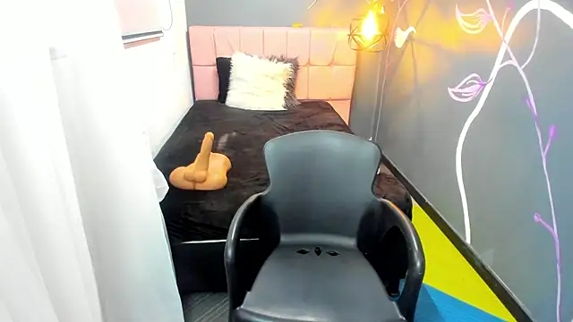 EmmaaEvans  online show from 12-04-24, 03:21