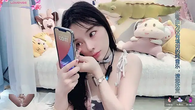 Snapshot of AKiKi711 chatting on 03-11-25, 03:05 AKiKi711 online show from 03-11-25, 03:05