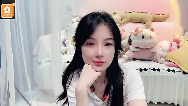 Snapshot of AKiKi711 chatting on 09-11-25, 04:23 AKiKi711 online show from 09-11-25, 04:23