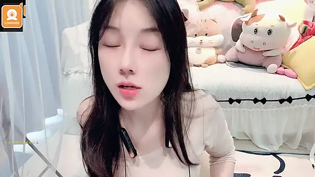 Snapshot of AKiKi711 chatting on 09-24-25, 03:43 AKiKi711 online show from 09-24-25, 03:43