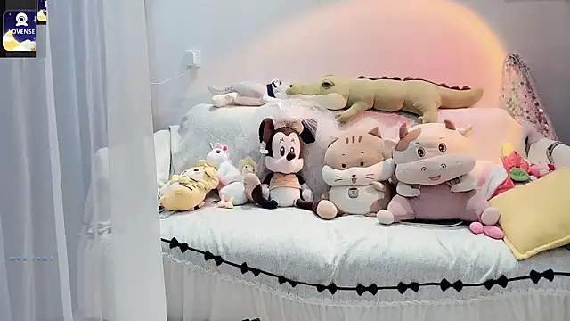 Snapshot of AKiKi711 chatting on 09-24-25, 03:48 AKiKi711 online show from 09-24-25, 03:48