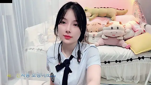 Snapshot of AKiKi711 chatting on 09-26-25, 04:22 AKiKi711 online show from 09-26-25, 04:22