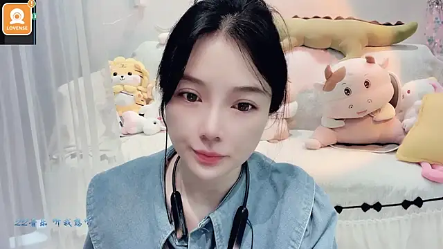 Snapshot of AKiKi711 chatting on 10-07-25, 03:14 AKiKi711 online show from 10-07-25, 03:14