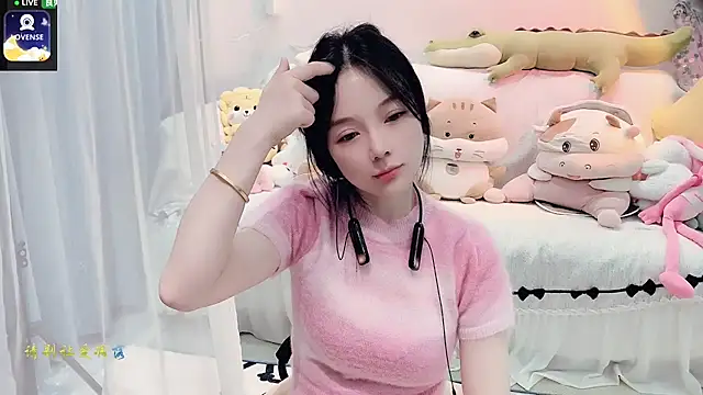 Snapshot of AKiKi711 chatting on 10-08-25, 04:26 AKiKi711 online show from 10-08-25, 04:26