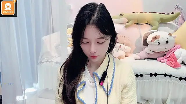 Snapshot of AKiKi711 chatting on 10-18-25, 04:15 AKiKi711 online show from 10-18-25, 04:15