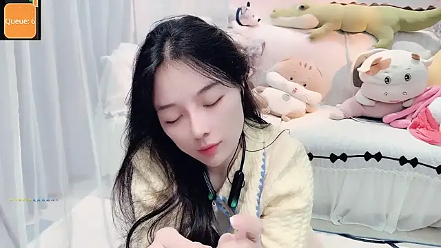 Snapshot of AKiKi711 chatting on 10-18-25, 04:19 AKiKi711 online show from 10-18-25, 04:19