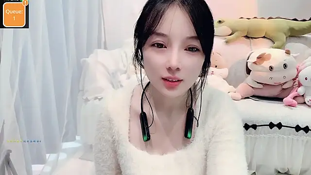 Snapshot of AKiKi711 chatting on 10-19-25, 04:24 AKiKi711 online show from 10-19-25, 04:24