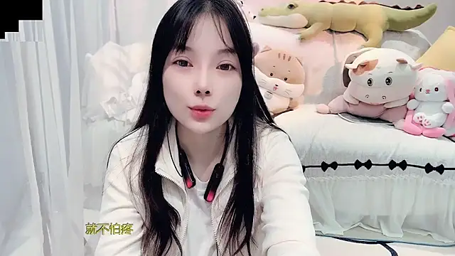 Snapshot of AKiKi711 chatting on 10-28-25, 04:31 AKiKi711 online show from 10-28-25, 04:31