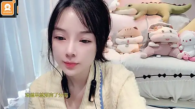 Snapshot of AKiKi711 chatting on 11-05-25, 04:56 AKiKi711 online show from 11-05-25, 04:56