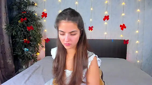 Milana Crystal  online show from 12-19-25, 08:21