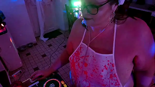 Snapshot of Lola-squirt chatting on 10-31-25, 10:11 Lola-squirt online show from 10-31-25, 10:11