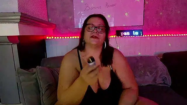 Snapshot of Lola-squirt chatting on 01-16-26, 10:03 Lola-squirt online show from 01-16-26, 10:03