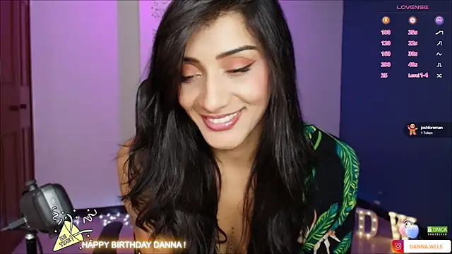 Snapshot of Dannawells chatting on 12-15-24, 02:41 Dannawells online show from 12-15-24, 02:41