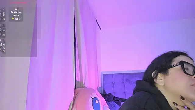 Kylie2211 online show from 06-11-26, 01:16