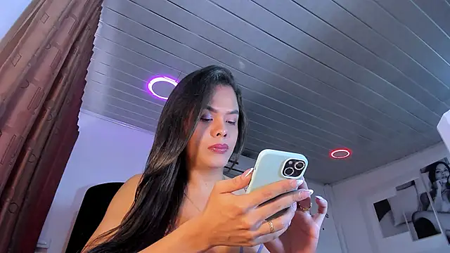 Snapshot of LatinVenuz chatting on 02-19-25, 03:16 LatinVenuz online show from 02-19-25, 03:16