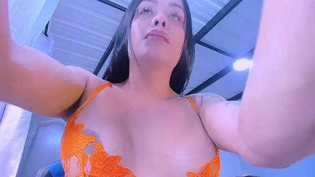 Snapshot of LatinVenuz chatting on 10-28-25, 05:59 LatinVenuz online show from 10-28-25, 05:59