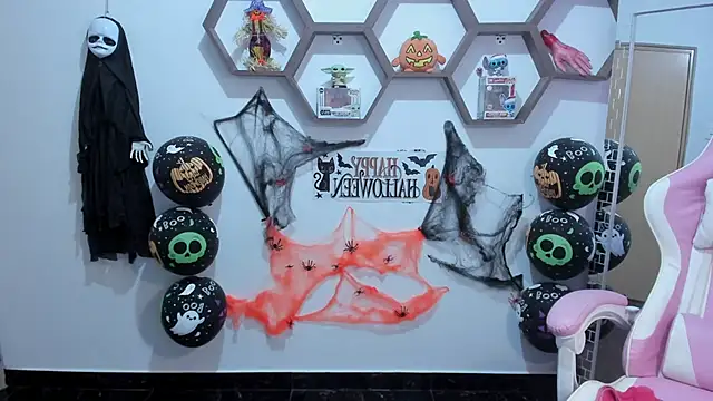 Snapshot of SharonSander chatting on 10-30-25, 08:53 SharonSander online show from 10-30-25, 08:53