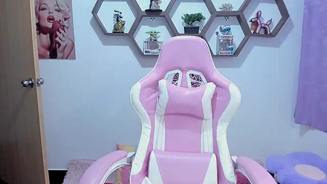 Snapshot of SharonSander chatting on 11-15-25, 10:15 SharonSander online show from 11-15-25, 10:15