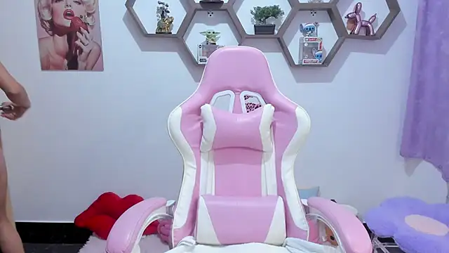 Snapshot of SharonSander chatting on 11-25-25, 09:59 SharonSander online show from 11-25-25, 09:59